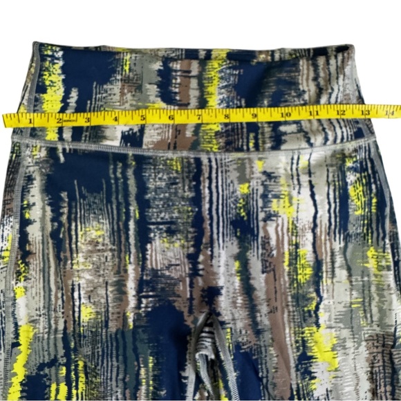 Fabletics Trinity High-Waisted Pocket Capri Leggings Size Small Back Pocket NWT - Picture 10 of 14